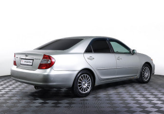 Подержанный автомобиль Toyota Camry Sedan 2002 года (5 фото)