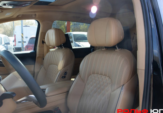 Подержанный автомобиль Voyah Dream 2023 года (23 фото)