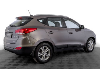 Подержанный автомобиль Hyundai ix35 2012 года (5 фото)
