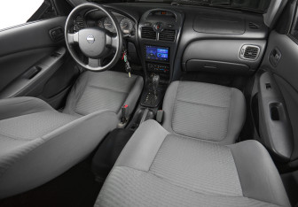 Подержанный автомобиль Nissan Almera Classic 2006 года (16 фото)