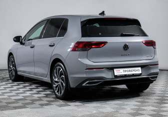 Подержанный автомобиль Volkswagen Golf Hatchback 2020 года (7 фото)