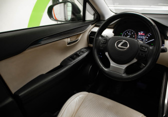 Подержанный автомобиль Lexus NX 2014 года (17 фото)