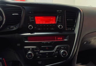 Подержанный автомобиль Kia Optima Sedan 2011 года (14 фото)