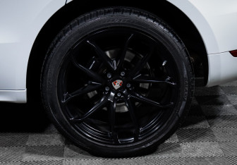 Подержанный автомобиль Porsche Macan 2019 года (15 фото)