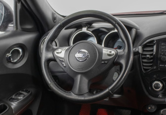 Подержанный автомобиль Nissan Juke 2011 года (15 фото)