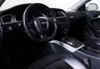 Подержанный автомобиль Audi A5 Coupe 2009 года (16 фото)