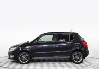 Подержанный автомобиль Skoda Fabia Hatchback 2010 года (8 фото)