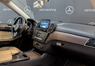 Подержанный автомобиль Mercedes-Benz GLE 2016 года (13 фото)