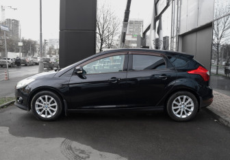 Подержанный автомобиль Ford Focus Hatchback 2011 года (8 фото)