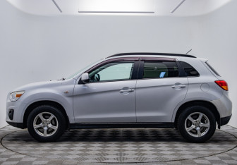 Подержанный автомобиль Mitsubishi ASX 2013 года (2 фото)