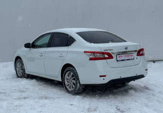 Подержанный автомобиль Nissan Sentra Sedan 2015 года (7 фото)