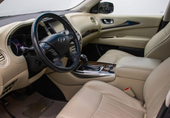 Подержанный автомобиль Infiniti QX60 2018 года (10 фото)