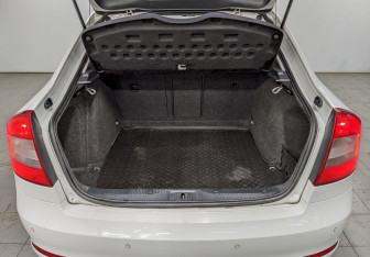 Подержанный автомобиль Skoda Octavia Liftback 2013 года (10 фото)