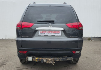 Подержанный автомобиль Mitsubishi Pajero Sport 2014 года (6 фото)