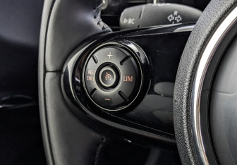 Подержанный автомобиль MINI Hatch 2016 года (28 фото)