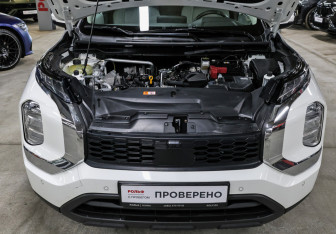 Подержанный автомобиль Mitsubishi Outlander 2022 года (9 фото)