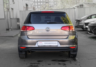 Подержанный автомобиль Volkswagen Golf Hatchback 2014 года (5 фото)