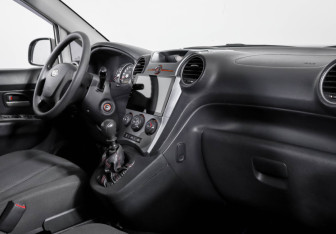 Подержанный автомобиль Kia Carens 2009 года (9 фото)