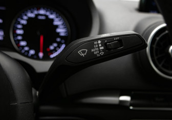 Подержанный автомобиль Audi A3 Sedan 2017 года (18 фото)