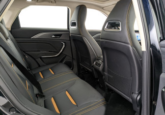 Новый FAW Bestune T77 2024 (12 фото)