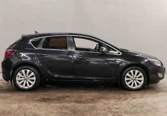 Подержанный автомобиль Opel Astra Hatchback 2011 года (4 фото)