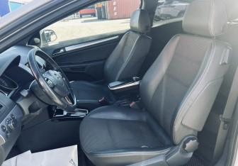Подержанный автомобиль Opel Astra Hatchback 2010 года (9 фото)