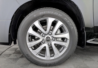 Подержанный автомобиль Toyota Land Cruiser Suv 2018 года (18 фото)