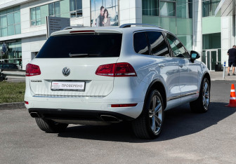 Подержанный автомобиль Volkswagen Touareg 2013 года (5 фото)
