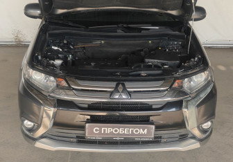Подержанный автомобиль Mitsubishi Outlander 2018 года (18 фото)