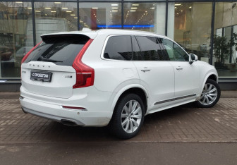 Подержанный автомобиль Volvo XC90 2016 года (8 фото)