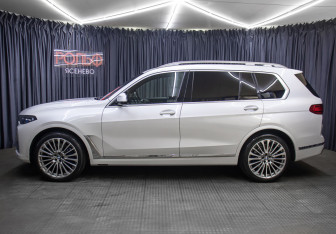 Подержанный автомобиль BMW X7 2019 года (9 фото)
