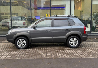 Подержанный автомобиль Hyundai Tucson 2008 года (5 фото)