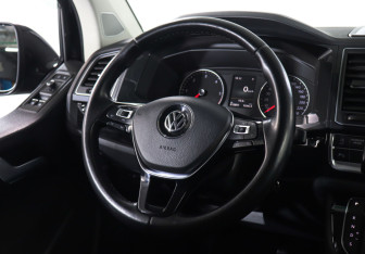 Подержанный автомобиль Volkswagen Multivan 2019 года (15 фото)