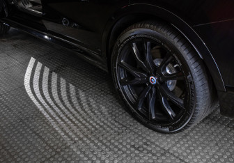 Подержанный автомобиль BMW X7 2023 года (32 фото)