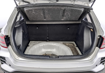 Подержанный автомобиль Kia Rio Hatchback 2021 года (10 фото)