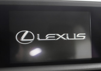 Подержанный автомобиль Lexus ES 2018 года (22 фото)