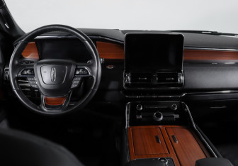 Подержанный автомобиль Lincoln Navigator 2021 года (12 фото)