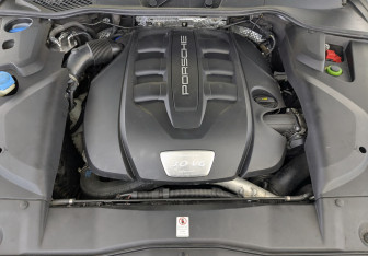 Подержанный автомобиль Porsche Cayenne 2017 года (12 фото)