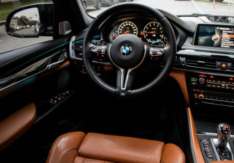 Подержанный автомобиль BMW X6 M 2016 года (14 фото)