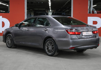 Подержанный автомобиль Toyota Camry Sedan 2014 года (7 фото)