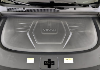 Подержанный автомобиль Voyah Dream 2024 года (9 фото)