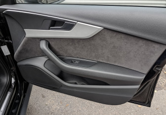 Подержанный автомобиль Audi A4 allroad 2019 года (24 фото)
