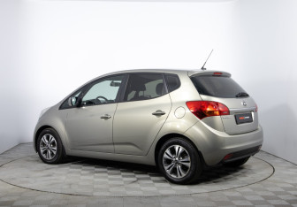 Подержанный автомобиль Kia Venga 2016 года (7 фото)