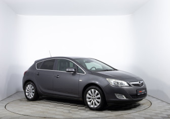 Подержанный автомобиль Opel Astra Hatchback 2011 года (3 фото)