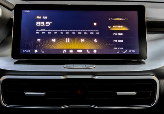 Подержанный автомобиль Geely Coolray 2022 года (15 фото)