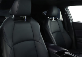 Подержанный автомобиль Toyota C-HR 2021 года (16 фото)