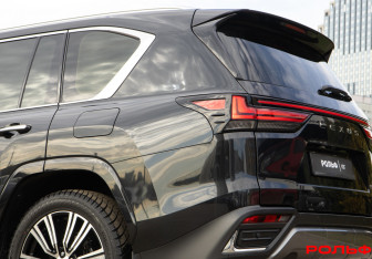 Подержанный автомобиль Lexus LX 2024 года (32 фото)