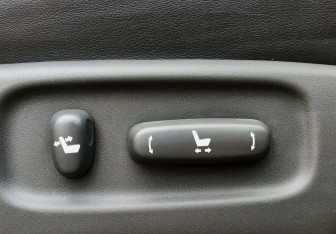 Подержанный автомобиль Toyota Land Cruiser Suv 2008 года (30 фото)