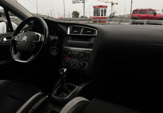 Подержанный автомобиль Citroen C4 Hatchback 2012 года (9 фото)