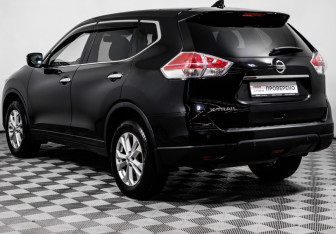 Подержанный автомобиль Nissan X-Trail 2017 года (7 фото)